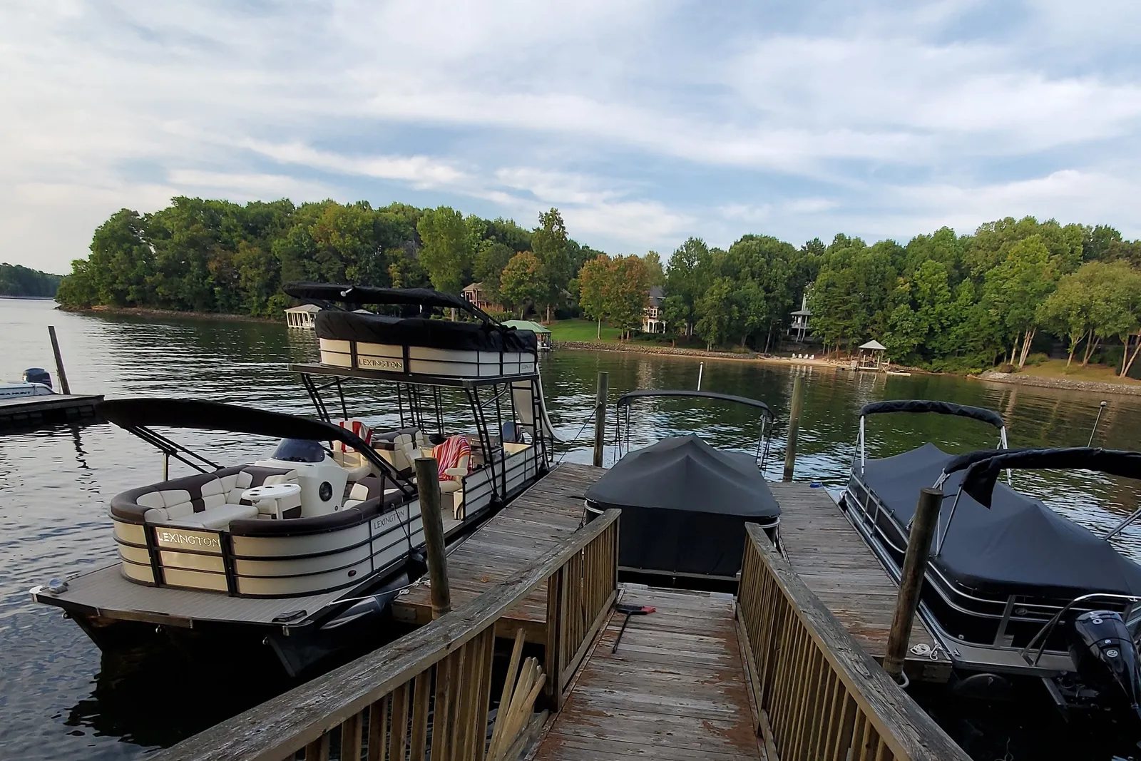 The 2021 Vectra Tritoon on the water 3