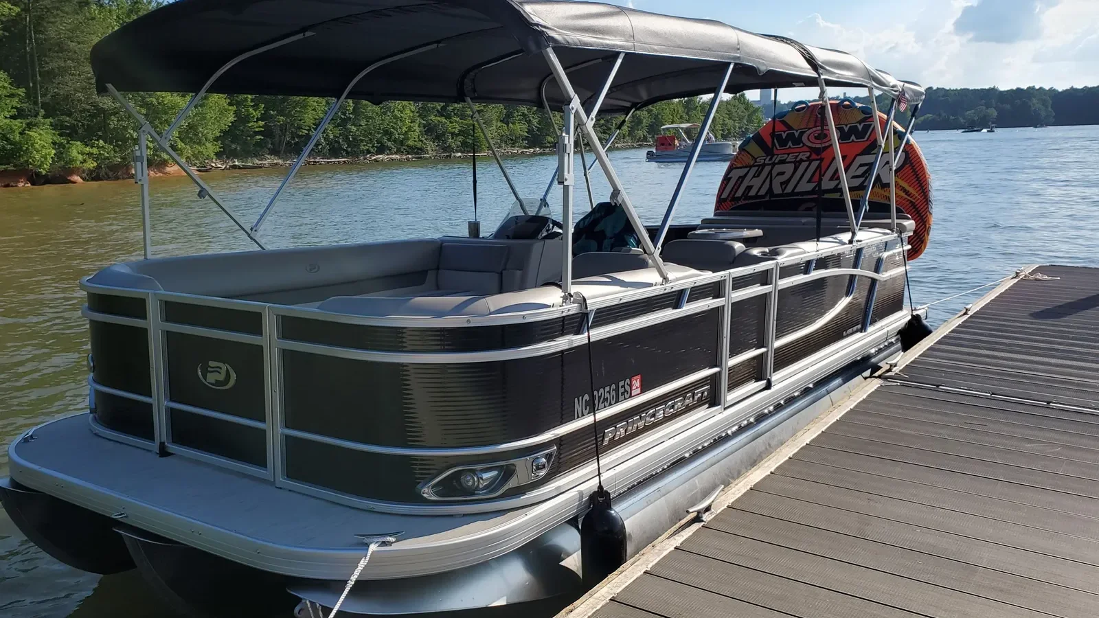The 2021 Vectra Tritoon — 2021 Princecraft Vectra 23 Tritoon anchored on Lake Norman