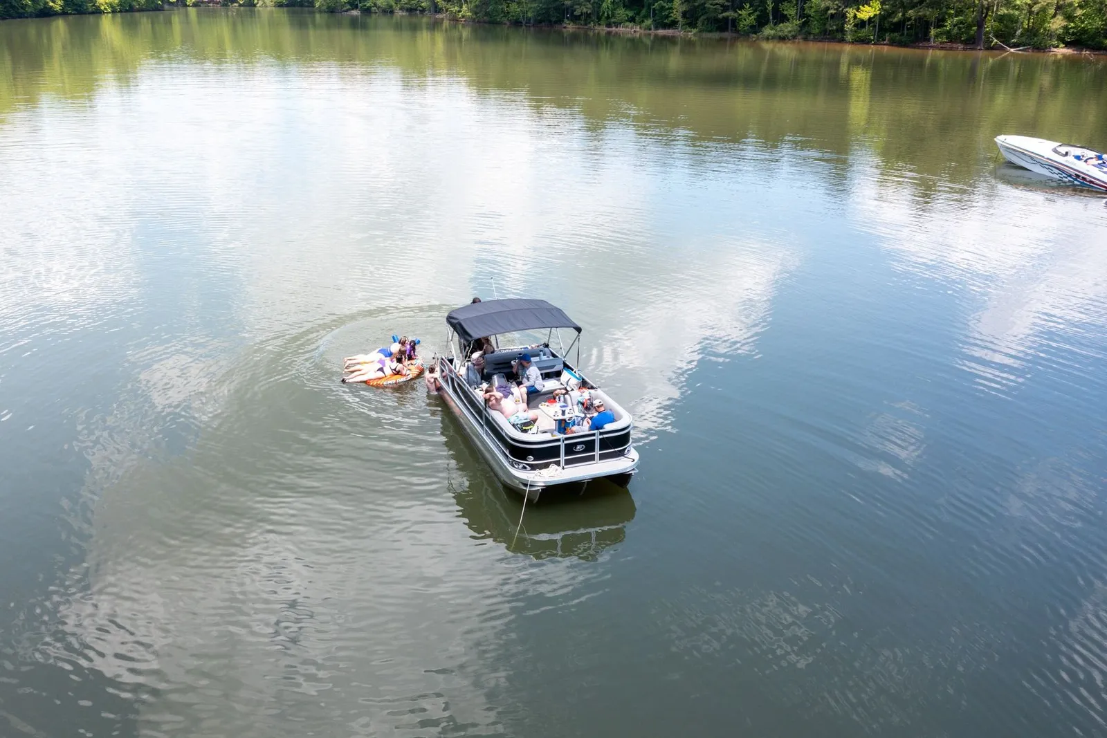 The 2023 Vectra Tritoon on the water 2